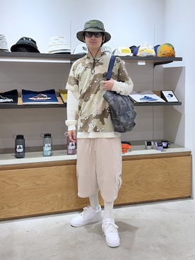 「XLARGE（エクストララージ）のXLARGE×NEW ERA JUNGLE HAT（ハット、グリーン系）」を使った、川上拓巳さん（メンズ・172cm）の春コーディネート