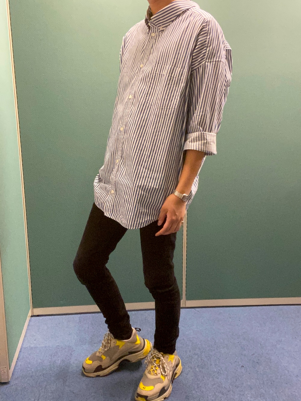 「バレンシアガ、BALENCIAGA、ジバンシィ、ジバンシー、GIVENCHY、フランクミュラー、frank muller、オーバーサイズシャツ、ストライプシャツ、ダッドスニーカー、トリプルS、triples、ハイブランド、全身ハイブランド」｜「BALENCIAGAのアイテム（スニーカー、グレー系）」を使った、tousunonstyle72さん（メンズ・181cm）の春コーディネートの1枚目の写真