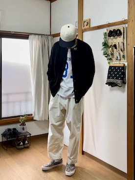 「アイテム（スリッポン）」を使った、吉田霸久さん（メンズ・183cm）の春コーディネート