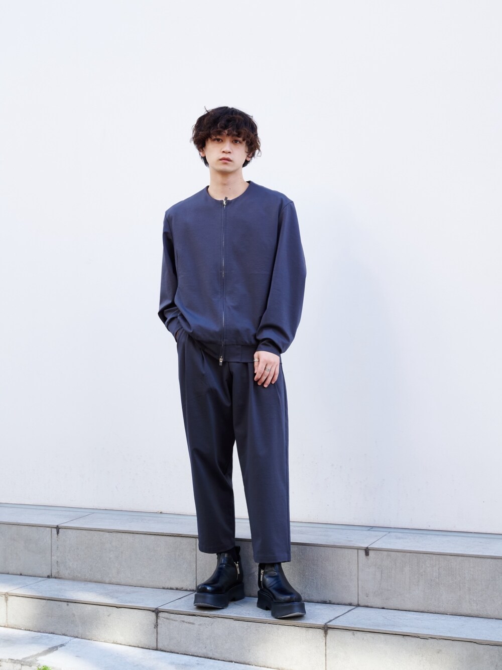 ATTACHMENT（アタッチメント）の「STUDIOUS別注 NO COLLAR