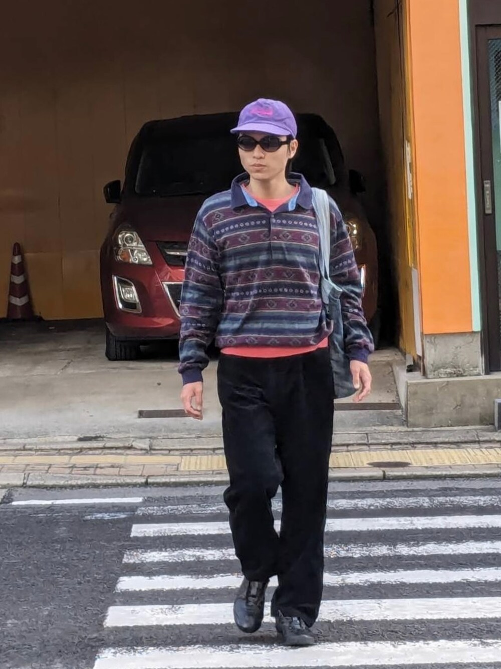 「冬を彩る色いろコーデ、レイヤードスタイル、秋冬コーデ、休日コーデ、おしゃれさんと繋がりたい、きれいめカジュアル、シンプル、古着MIX、古着、古着コーデ、古着好きな人と繋がりたい」｜「Onitsuka Tigerのアイテム（スリッポン、ブラック系）」を使った、imRenさん（メンズ・170cm）の冬コーディネートの1枚目の写真