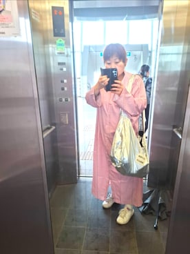「adidas（アディダス）のアイテム（スニーカー、ホワイト系）」を使った、みやさん（レディース・160cm）の春コーディネート