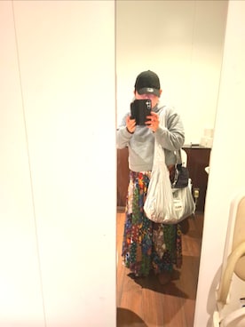 「tim.（ティム）のアイテム（パーカー、グレー系）」を使った、みやさん（レディース・160cm）の春コーディネート