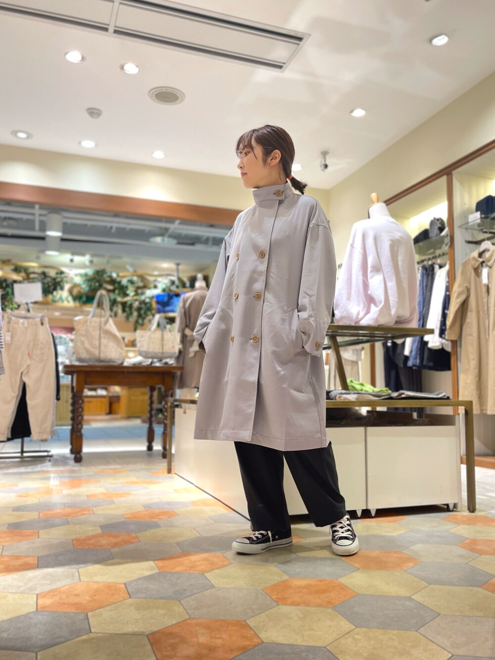 「マニッシュ、春アウター、休日コーデ、pou dou dou、パンツスタイル、春服、春コーデ、低身長、低身長コーデ、プードゥドゥ」｜「POU DOU DOUのポリエステルソフトギャバスタンドカラーコート（トレンチコート、ブルー系）」を使った、yacchiさん（レディース・149cm）の冬コーディネートの1枚目の写真