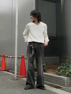 「CASPER JOHN（キャスパージョン）のCompact waffle V-neck sweat/コンパクトワッフルVネックスウェット（スウェット、ホワイト系）」を使った、ヤマネンさん（メンズ・171cm）の春コーディネート