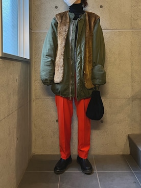 「巾着バッグ」｜「アイテム（ミリタリージャケット）」を使った、リコさん（レディース・162cm）の冬コーディネート