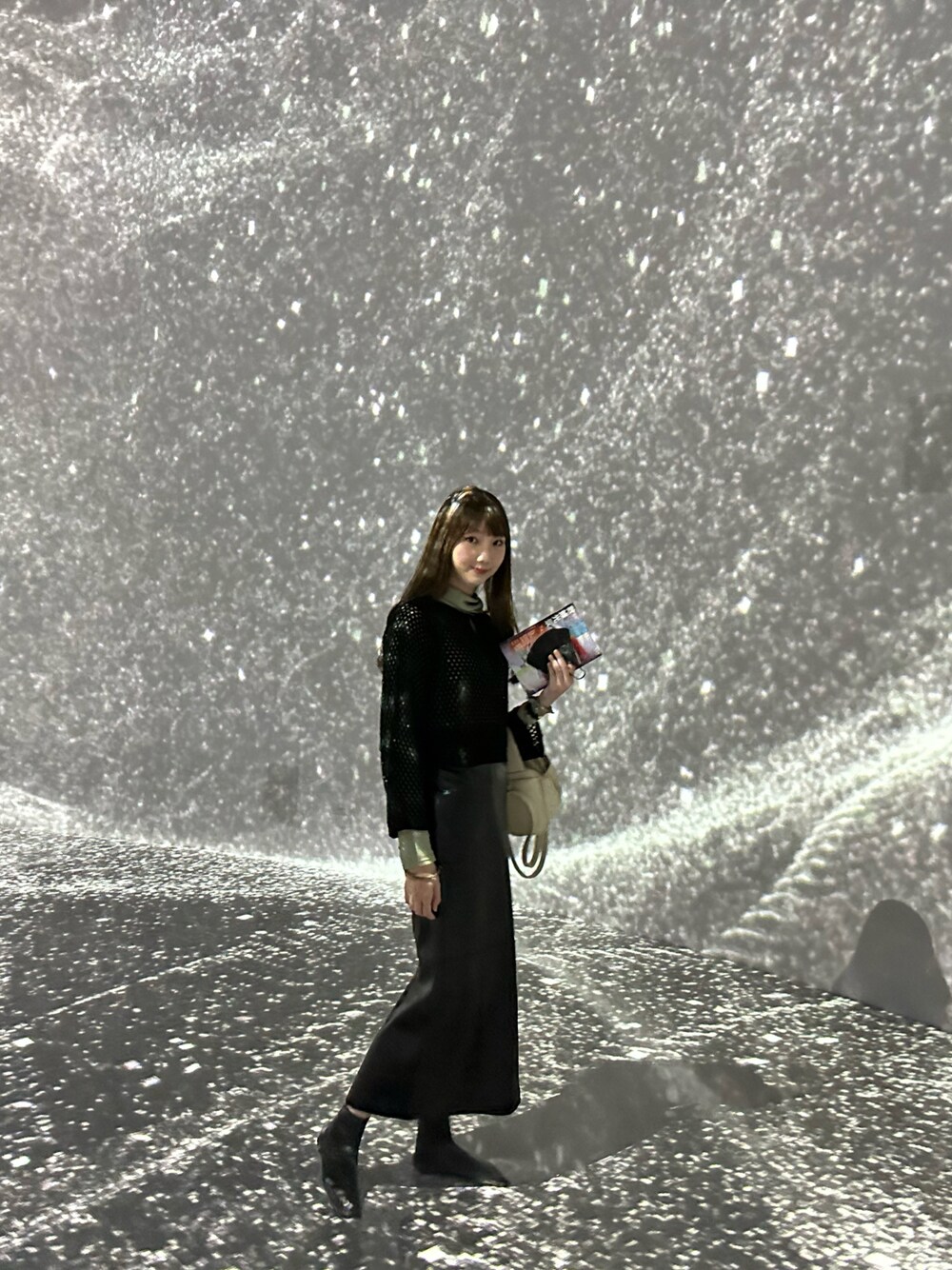 「台灣光影藝術節、台灣、ブラックコーデ、ブラック、黒、あけおめ」｜「SENSE OF PLACE by URBAN RESEARCHの『WEB限定』2WAYメッシュショートセーター（ニット/セーター、ブラック系）」を使った、はいせんさん（レディース・166cm）の冬コーディネートの1枚目の写真