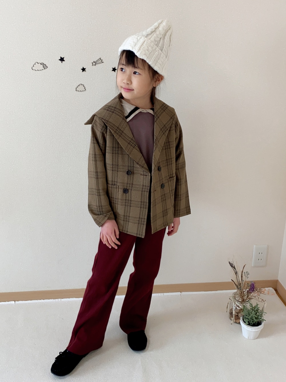 「ジャケット、ニット帽、マイベストコーデ2021、リブパンツ、わたしの推しブランド、カラーパンツ、休日スタイル」｜「pairmanonの【万能スウェット】裏毛 セーラーカラートレーナー ユニセックス（スウェット、ブラウン系）」を使った、ko_ai_to🎶さん（キッズ・125cm）の冬コーディネートの1枚目の写真