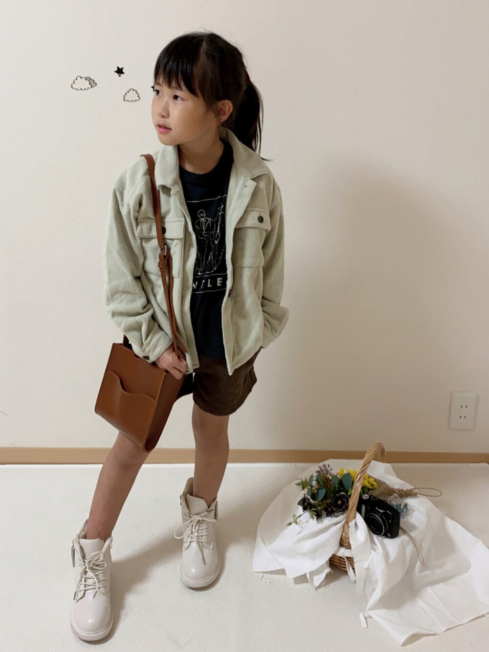 「ジャケット、ブーツ、CPOジャケット、休日スタイル、ブラウン、秋コーデ、だから秋服が好き」｜「CLEAのPUポケットミニショルダー（ショルダーバッグ、ブラウン系）」を使った、ko_ai_to🎶さん（キッズ・125cm）の秋コーディネートの1枚目の写真