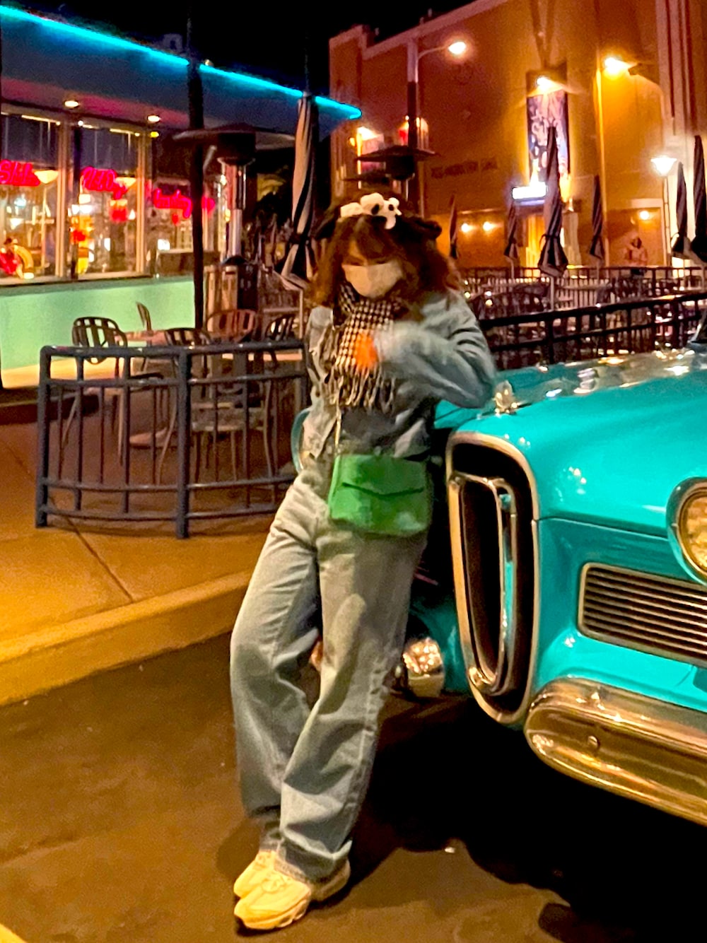 「USJ、冬、セットアップ」｜「GUのアイテム（デニムパンツ、ブルー系）」を使った、kiiさん（骨格ストレート・レディース・160cm）の冬コーディネートの1枚目の写真