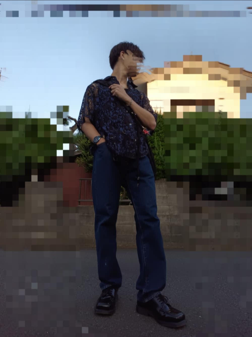 「キレイめ、and cloud、CASPER JOHN、Spielio、Levi's、Dr.Martens、ブラック×ブルー」｜「and cloudのVenetian Chain Snake Bracelet（ブレスレット、ゴールド系）」を使った、hotoさん（メンズ・165cm）の秋コーディネートの1枚目の写真