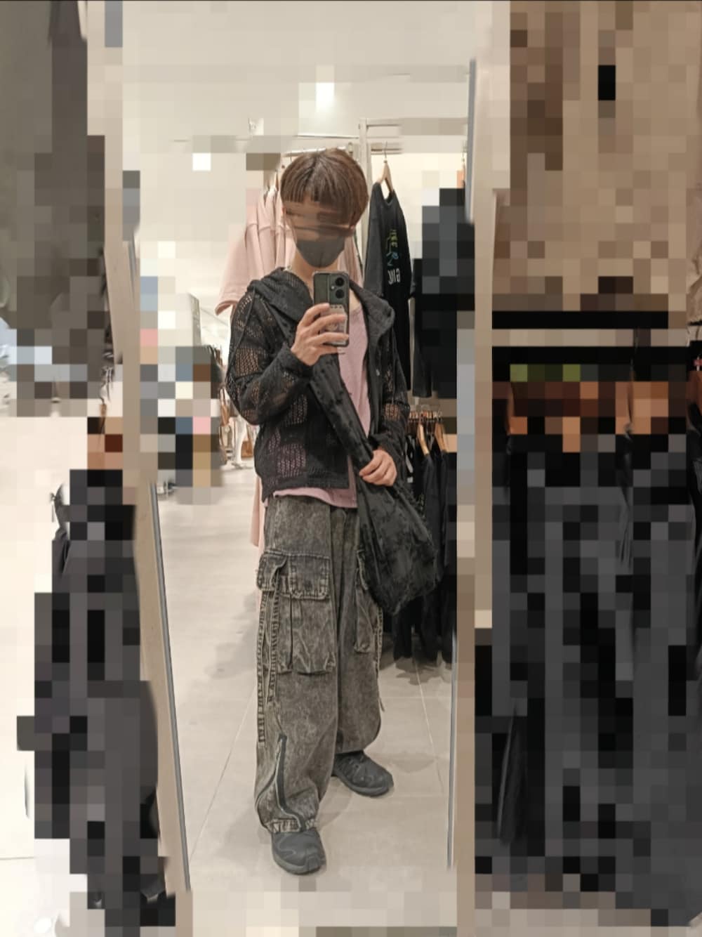 「メンズファッション、プチプラ、大学生、CASPER JOHN、パーカー、夏ルックで気分アップ」｜「CASPER JOHNのDenim parachute pants/デニムパラシュートパンツ（デニムパンツ、ブラック系）」を使った、photo.cake4869さん（骨格ウェーブ・メンズ・165cm）の夏コーディネートの1枚目の写真