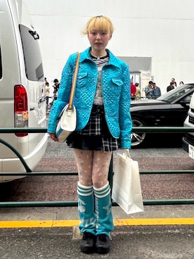 「Uenui（ウニュイ）の花柄 ビジュー ボタン キャミソール（キャミソール、ブルー系）」を使った、保坂ななみさん（レディース・155cm）の春コーディネート