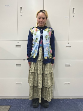 「古着のアイテム（カーディガン/ボレロ、ブルー系）」を使った、保坂ななみさん（レディース・155cm）の春コーディネート