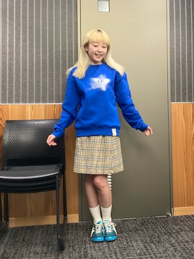 「GRAVER（グレーバー）の[ユニセックス]ブルースター スウェット_3カラー（スウェット、ブルー系）」を使った、保坂ななみさん（レディース・155cm）の春コーディネート