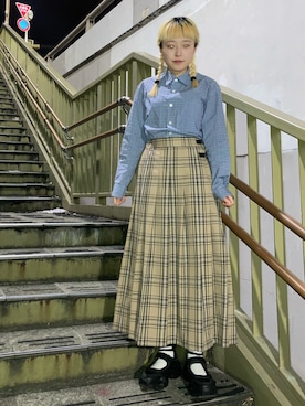 「古着のアイテム（シャツ/ブラウス、ブルー系）」を使った、保坂ななみさん（レディース・155cm）の春コーディネート