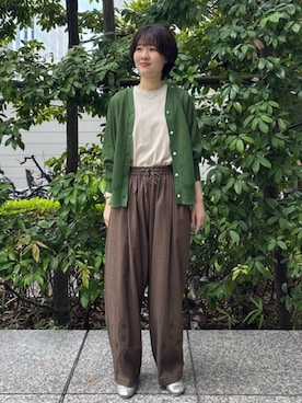 「LOISIR（ロワズィール）のコットンリネンクロス刺繍入りイージーパンツ（その他パンツ、グリーン系）」を使った、ADIEU TRISTESSEさん（レディース・165cm）の夏コーディネート