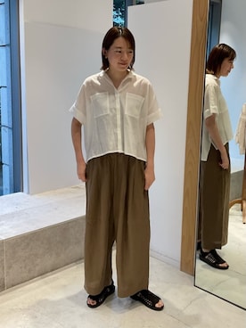 「LOISIR（ロワズィール）のエステル綿麻ローンオーバーシャツ（シャツ/ブラウス、ホワイト系）」を使った、ADIEU TRISTESSEさん（レディース・165cm）の夏コーディネート