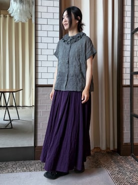 「conges payes ADIEU TRISTESSE（コンジェ ペイエ アデュートリステス）のシャーリングワイドシルエットフリルカラーブラウス（シャツ/ブラウス、ブラック系）」を使った、ADIEU TRISTESSEさん（レディース・165cm）の夏コーディネート