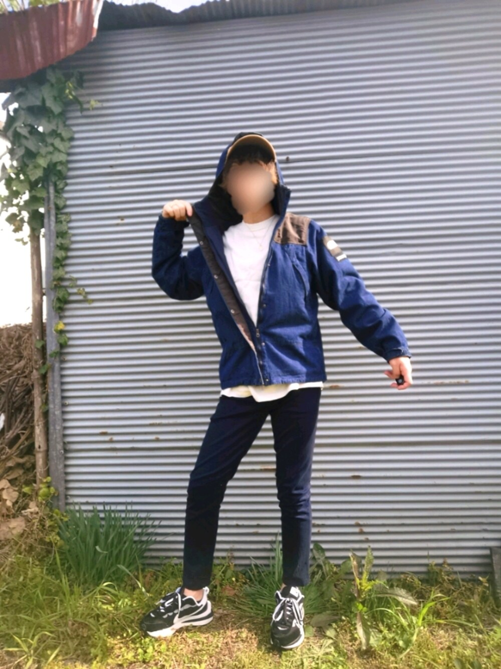 「マウンテンパーカー、カジュアル、シンプル、キャップ、sacai、ユニクロ、patagonia、休日コーデ、シンプルコーデ、オトナカジュアル、お洒落さんとつながりたい、Supreme x The North Face、THE NORTH FACE」｜「patagoniaのpatagonia / パタゴニア　6パネル ラベルトラッド キャップ P6 LABEL TRAD　CAP（キャップ、ベージュ系）」を使った、Henryさん（メンズ・175cm）の秋コーディネートの1枚目の写真