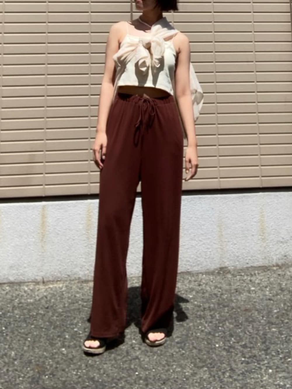 「GUのアイテム（パンツ、ブラウン系）」を使った、wear52cさん（レディース・157cm）の夏コーディネートの1枚目の写真