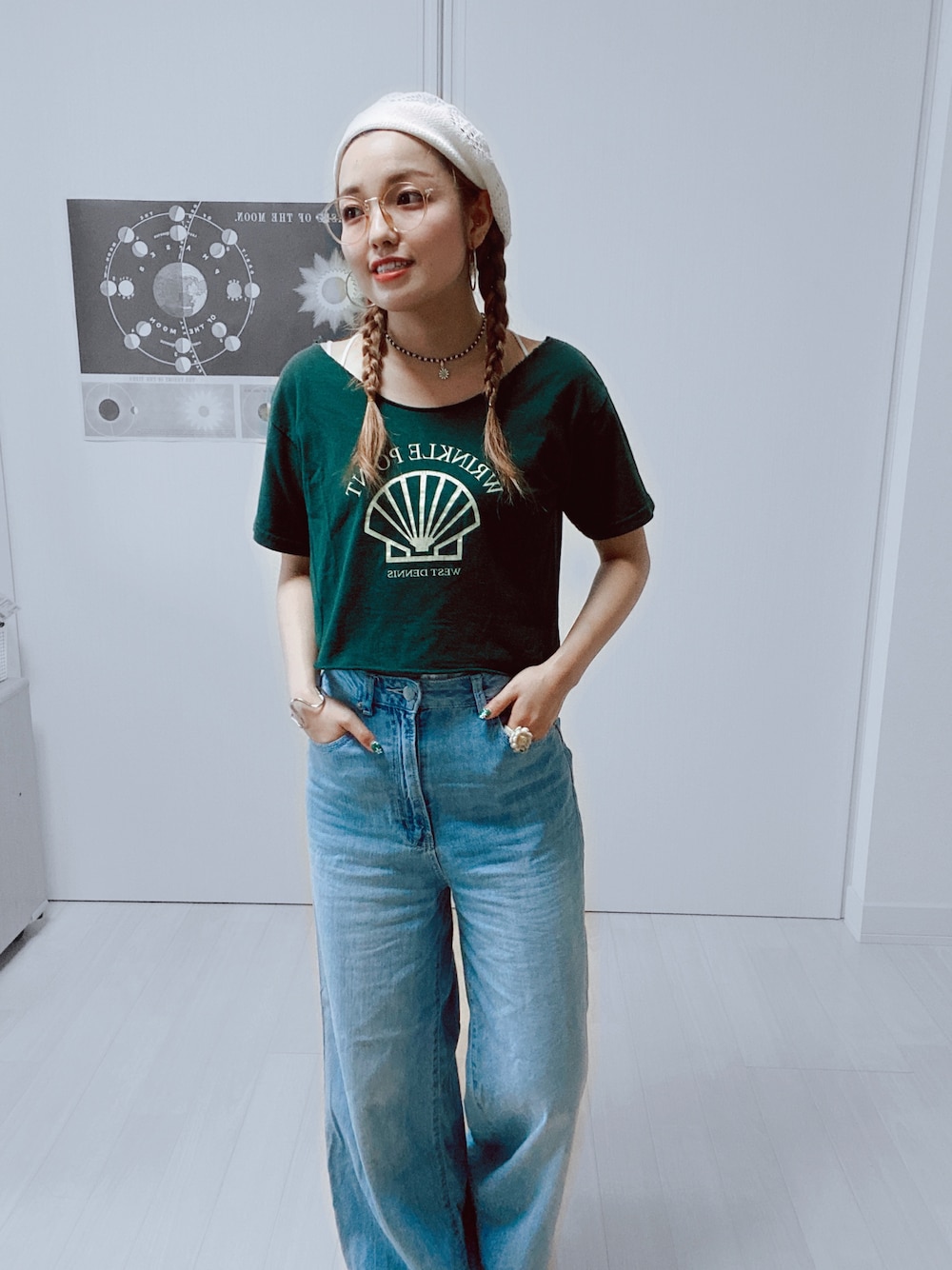 「古着、ハンドメイドネックレス、サマーベレー帽、メガネ女子、リラックススタイル、ジーンズコーデ、リメイクT」｜「古着のアイテム（Tシャツ/カットソー、グリーン系）」を使った、❁b1oom7❁さん（レディース・154cm）の秋コーディネートの1枚目の写真