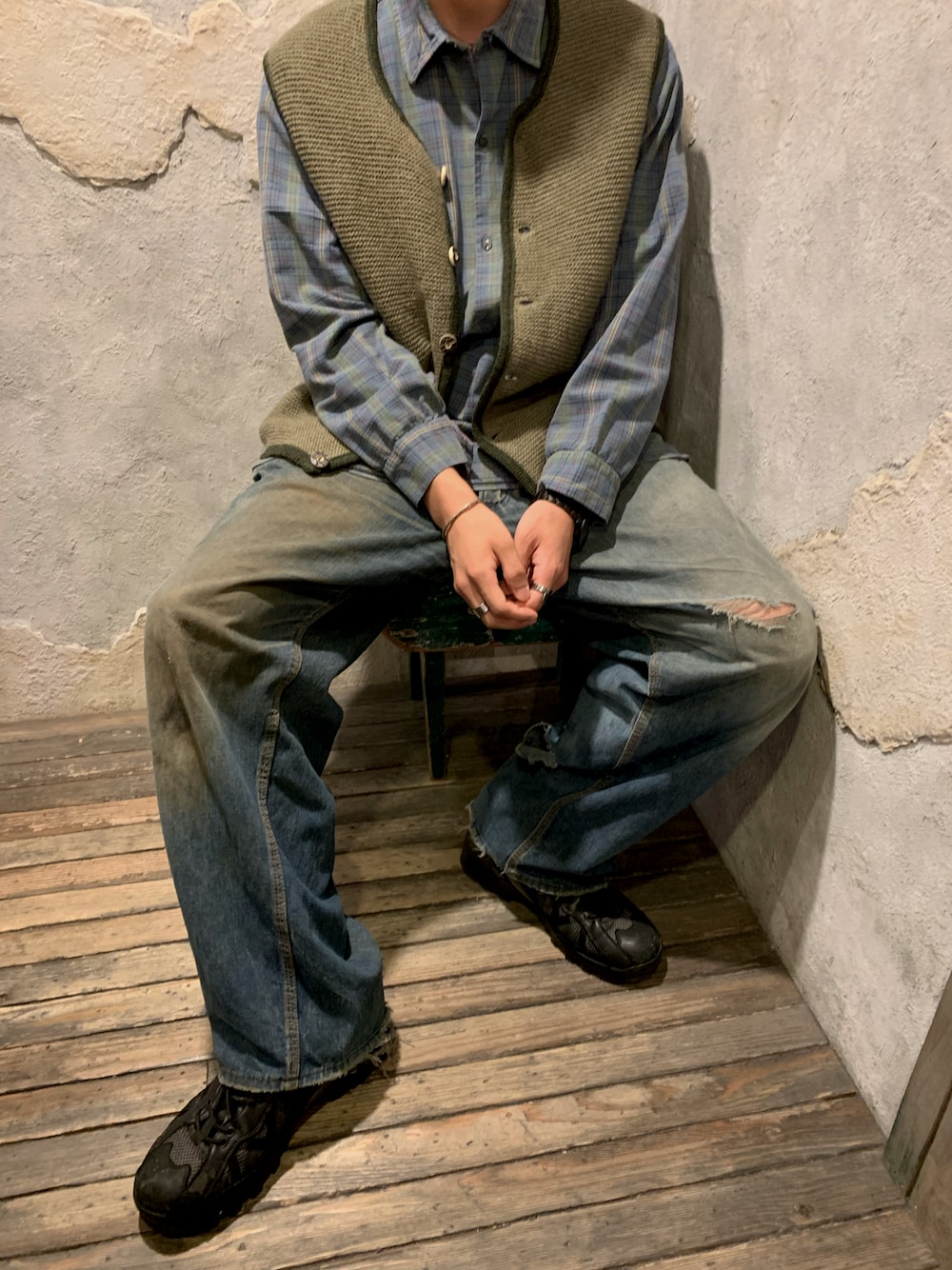 「古着コーデ、ヴィンテージデニム、ヴィンテージ」｜「oao footwearのアイテム（スニーカー、ブラック系）」を使った、たなか明太さん（メンズ・176cm）の秋コーディネートの1枚目の写真