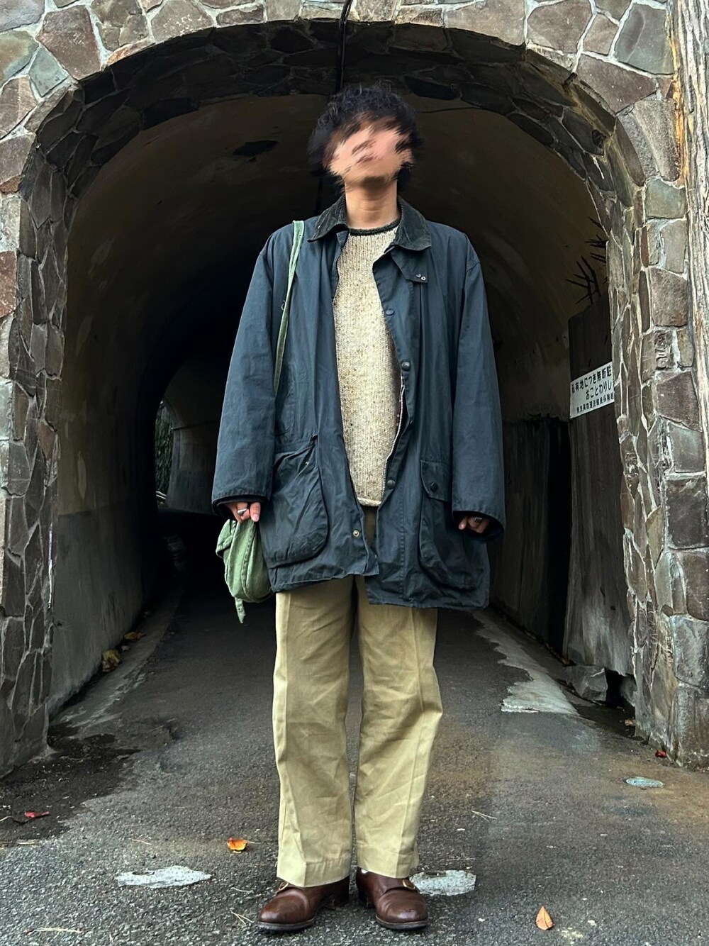 「barbour、古着、ニット、お出かけコーデ」｜「Barbourのアイテム（その他アウター、ブラック系）」を使った、たなか明太さん（メンズ・176cm）の冬コーディネートの1枚目の写真
