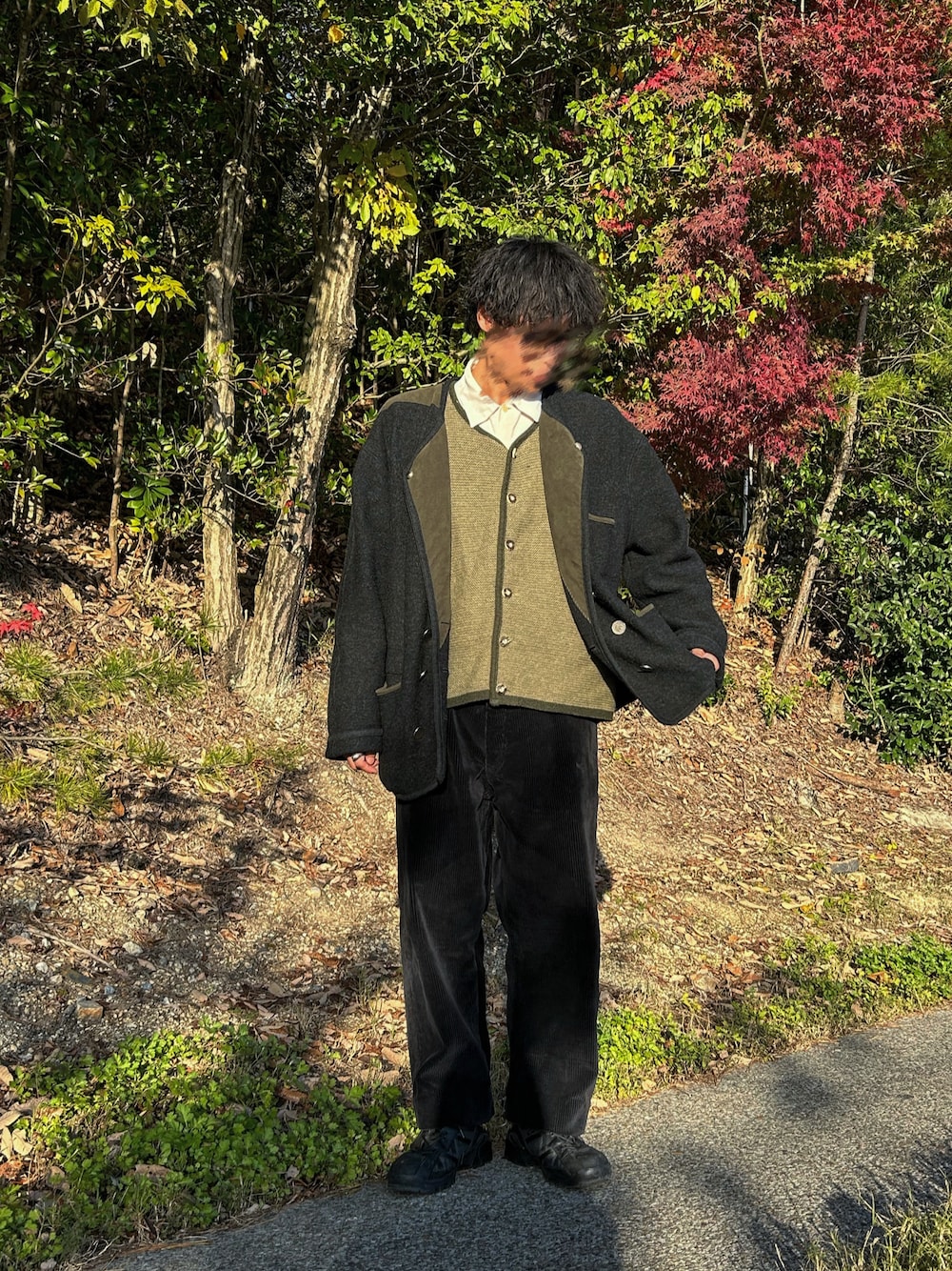 「今日のコーデ、レイヤードスタイル、古着、最近のいい感じコーデ」｜「VINTAGEのアイテム（シャツ/ブラウス、ベージュ系）」を使った、たなか明太さん（メンズ・176cm）の秋コーディネートの1枚目の写真