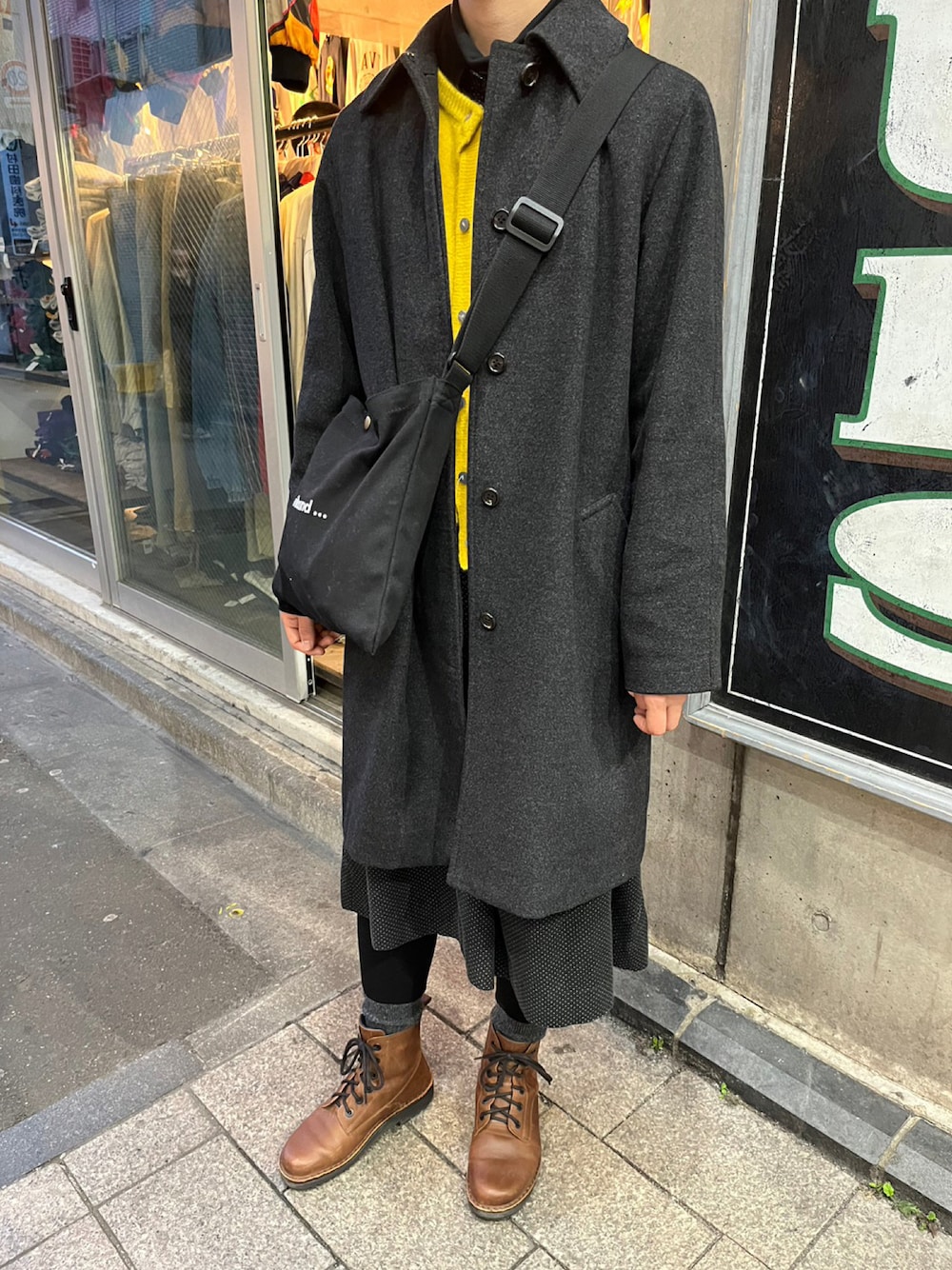 Paul Smithのステンカラーコート（グレー系）を使った人気ファッション