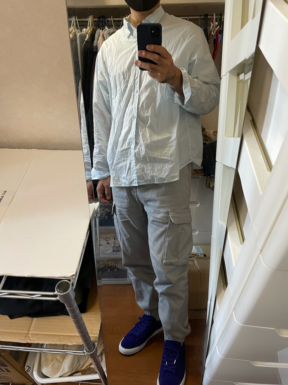 「きれいめカジュアル、シャツ」｜「MONKEY TIMEの＜monkey time＞ G/D ST SATIN DROPPED CARGO JOGGER/カーゴジョガーパンツ（カーゴパンツ、グレー系）」を使った、りゅさん（メンズ・178cm）の秋コーディネートの1枚目の写真