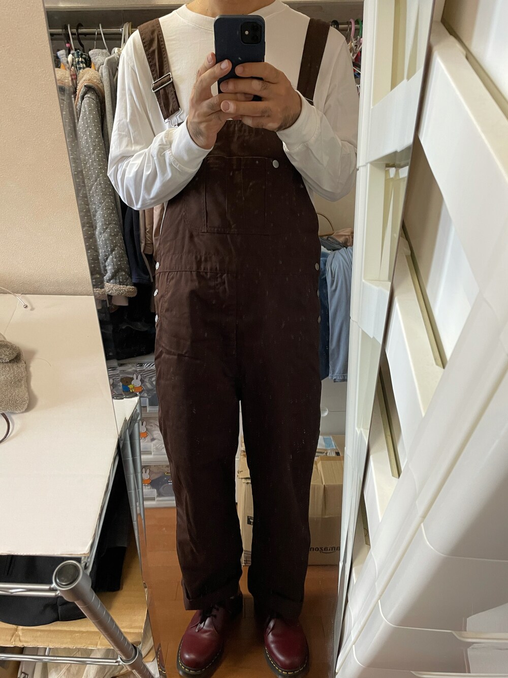 「休日スタイル、ドクターマーチン、オーバーオール、WEGO」｜「Dr. MartensのDr.Martens/ドクターマーチン 3-EYE SHOE プレーントゥ 10085001/10085600（ドレスシューズ、レッド系）」を使った、りゅさん（メンズ・178cm）の秋コーディネートの1枚目の写真