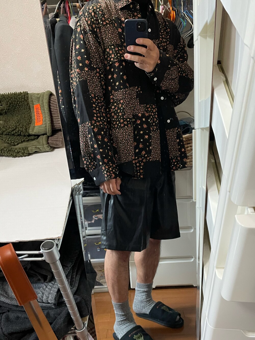 「おしゃれさんと繋がりたい、オトナカジュアル」｜「MONKEY TIMEの＜monkey time＞ FAKE LTHR WIDE SHORT/ショートパンツ（その他パンツ、ブラック系）」を使った、りゅさん（メンズ・178cm）の冬コーディネートの1枚目の写真