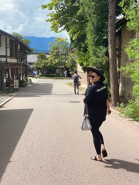 「BALENCIAGA（バレンシアガ）のアイテム（Tシャツ/カットソー、ブラック系）」を使った、NATSUKO.co.jpさん（レディース・163cm）の夏コーディネート