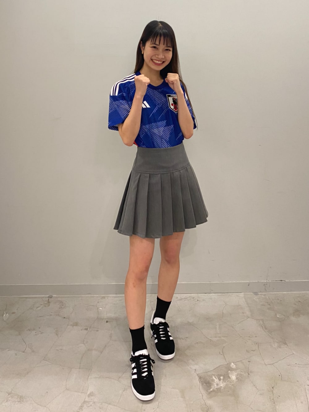 「adidas、サッカー、サッカー日本代表、samuraiblue、ORIGAMI、なでしこジャパン、FWWC、FIFA女子ワールドカップ、ファンコーデ」｜「adidasのサッカー日本代表 2022 ホーム レプリカ ユニフォーム（Tシャツ/カットソー、ブルー系）」を使った、kurumiさん（レディース・160cm）の夏コーディネートの1枚目の写真