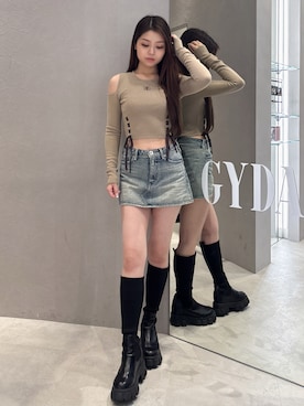 「アイテム（デニムスカート）」を使った、rimikaさん（レディース・157cm）の秋コーディネート
