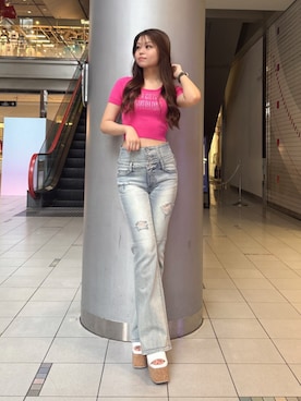 「GYDA（ジェイダ）のハイウエストBACKクロスダメージフレアデニムパンツ（デニムパンツ、ブルー系）」を使った、rimikaさん（レディース・157cm）の夏コーディネート