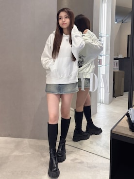 「アイテム（デニムスカート）」を使った、rimikaさん（レディース・157cm）の秋コーディネート