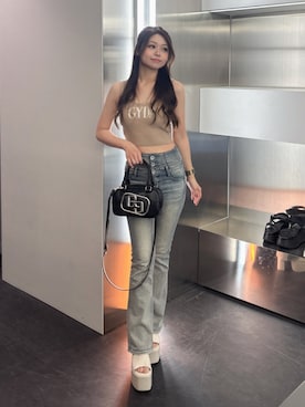 「GYDA（ジェイダ）のハイウエストBACKクロスフレアパンツ（デニムパンツ、ブルー系）」を使った、rimikaさん（レディース・157cm）の夏コーディネート