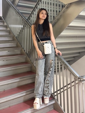 「GYDA（ジェイダ）のハイウエストGYDA CUT OUT SIDE RIPPEDデニムパンツ（デニムパンツ、ブルー系）」を使った、rimikaさん（レディース・157cm）の夏コーディネート