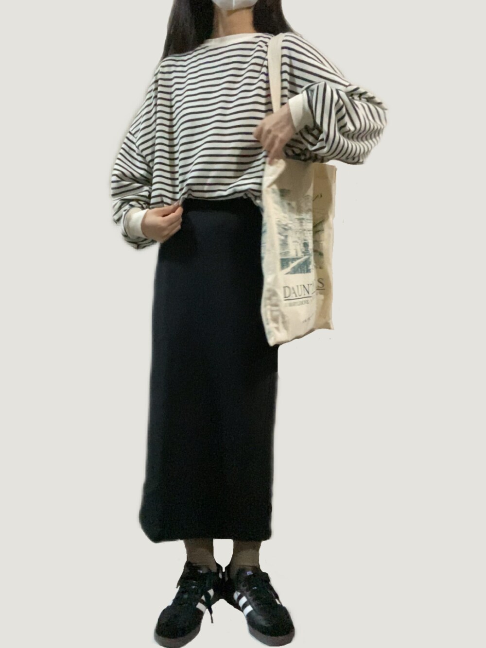 「秋コーデ、ボーダー、ボーダートップス、UNIQLO、ユニクロ、ナロースカート、トートバッグ、アディダス、adidas、adidas originals」｜「UNIQLOのアイテム（スカート、ブラック系）」を使った、y02さん（レディース・157cm）の秋コーディネートの1枚目の写真