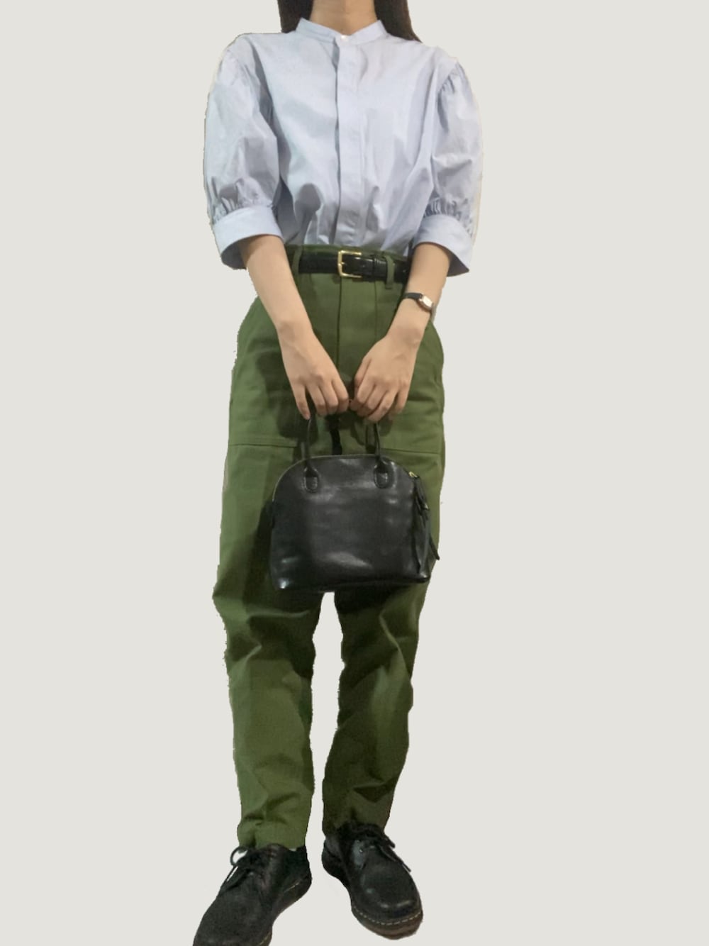 「秋コーデ、ベイカーパンツ、Dr.Martens、ハンドバッグ、きれいめカジュアル」｜「Bshopのアイテム（シャツ/ブラウス、ブルー系）」を使った、y02さん（レディース・157cm）の秋コーディネートの1枚目の写真