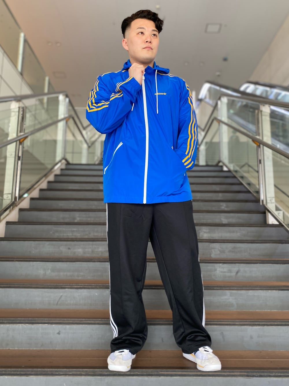 ウインドブレーカー、アディカラー バギーフィット ファイヤー