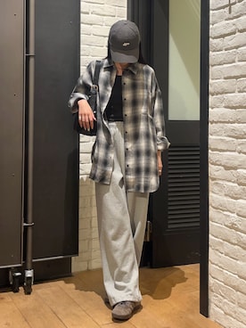 「アイテム（スウェットパンツ）」を使った、はるなさん（レディース・160cm）の秋コーディネート