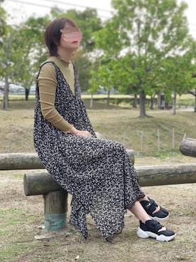 「小花柄ワンピース」｜「アイテム（スニーカー）」を使った、𝑴𝒂さん（レディース・160cm）の春コーディネート