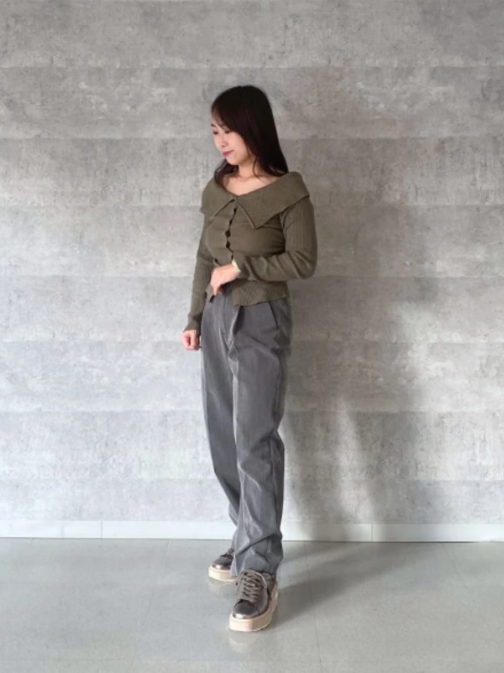 「スニーカー、秋のコーデ、スニーカーコーデ、厚底シューズ、パンツスタイル、スニーカー女子、Lucida」｜「Lucidaの【5周年限定】Acrux/エナメルスクエアトウ厚底スニーカー（スニーカー、その他）」を使った、Lucidaさん（レディース・150cm）の秋コーディネートの1枚目の写真