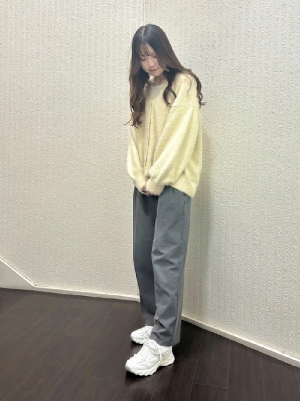 「スニーカー、ホワイト、パール、スニーカーコーデ、厚底シューズ、春色、春コーデ、スニーカー女子、高身長女子、Lucida」｜「Lucidaの【25SS新作】Nihal/フラワーパール厚底スニーカー（スニーカー、ホワイト系）」を使った、Lucidaさん（レディース・165cm）の春コーディネートの1枚目の写真