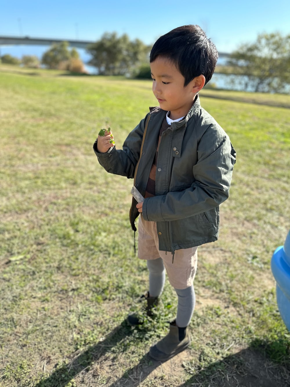 「ハンティングジャケット、バブアー、秋冬コーデ、キッズファッション、男の子コーデ、休日コーデ、コールパンツ」｜「CIAOPANIC TYPYの【KIDS】ボアベスト付き2wayハーフコート（その他アウター、グリーン系）」を使った、aoto20160921さん（キッズ・120cm）の冬コーディネートの1枚目の写真
