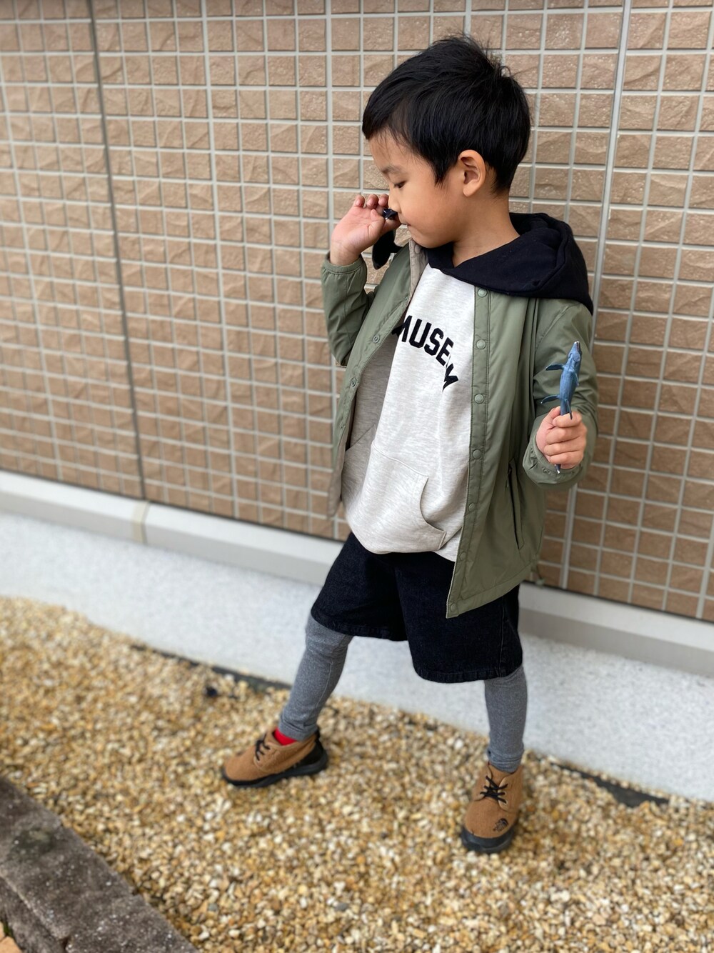 「レギンス、Danton、秋服」｜「petit mainのアイテム（パーカー、ホワイト系）」を使った、aoto20160921さん（キッズ・120cm）の秋コーディネートの1枚目の写真