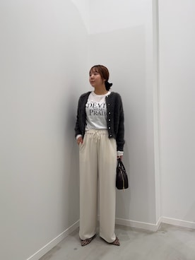 「fredy emue（フレディエミュ）の【リピーター続出！/4サイズ展開】とろみWarmストレートイージーパンツ（その他パンツ、ホワイト系）」を使った、かりんこさん（レディース・170cm）の秋コーディネート